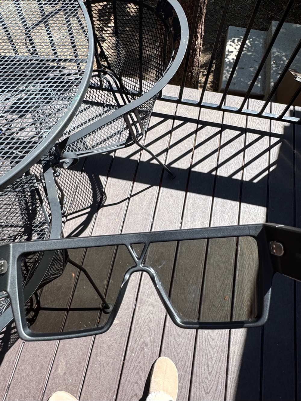 Louis Vuitton Black Sunglasses with Orange Packaging - Picture 4 of 9